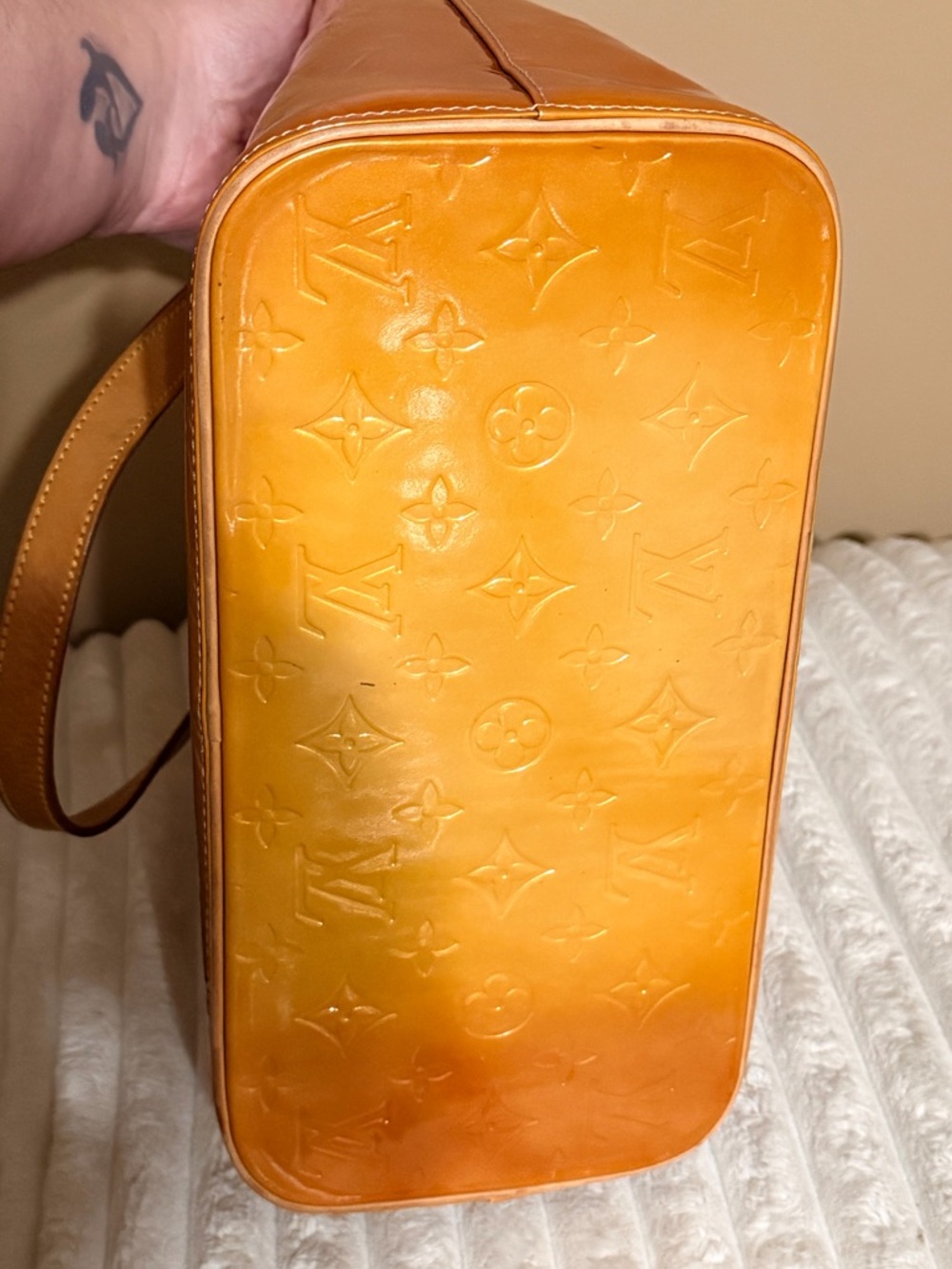 LOUIS VUITTON VERNIS HOUSTON TOTE - Picture 7 of 17